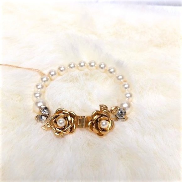 Tiadora Jewelry - Pearl Bracelet / gold floral front close by Tiador